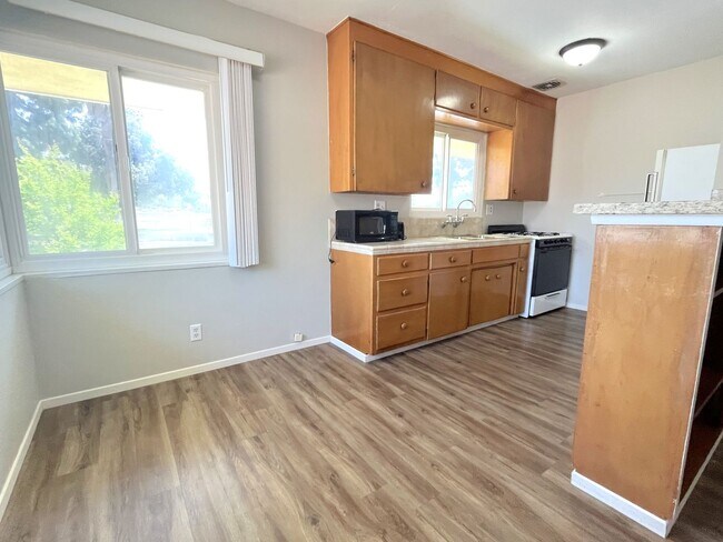 Building Photo - 560 Cajon St