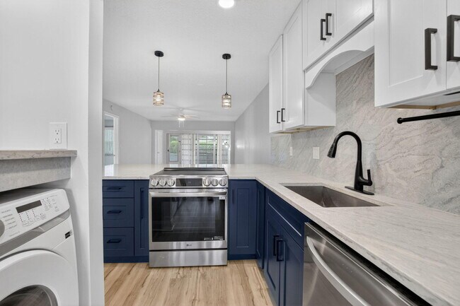 Building Photo - 2401 Del-Aire Blvd