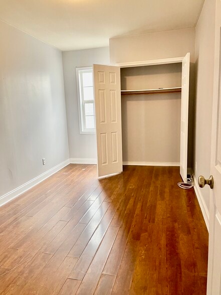 Bedroom 2 - 517 Mosby St