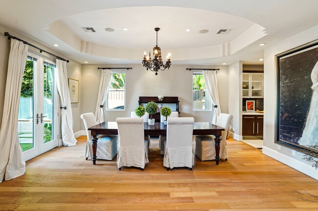 Dining room - 841 N Crescent Heights Blvd