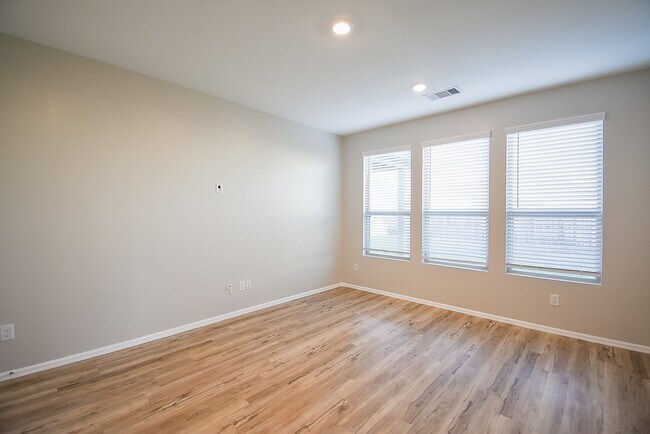 Building Photo - 3716 Vail Spgs Dr