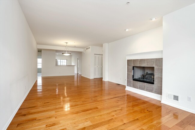 Building Photo - 3187 Camden Dr