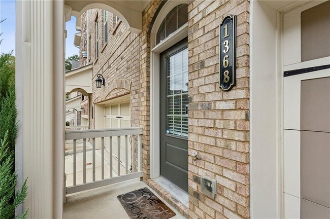 Building Photo - 1368 Live Oak Ln