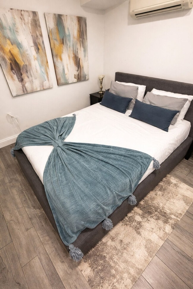 Building Photo - 716 Madison St