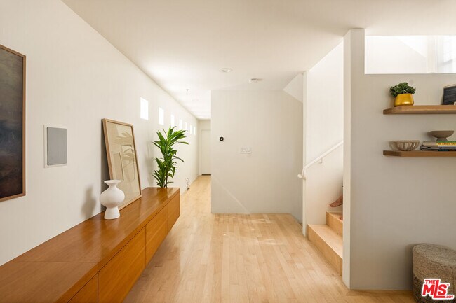 Building Photo - 27 Paloma Ave