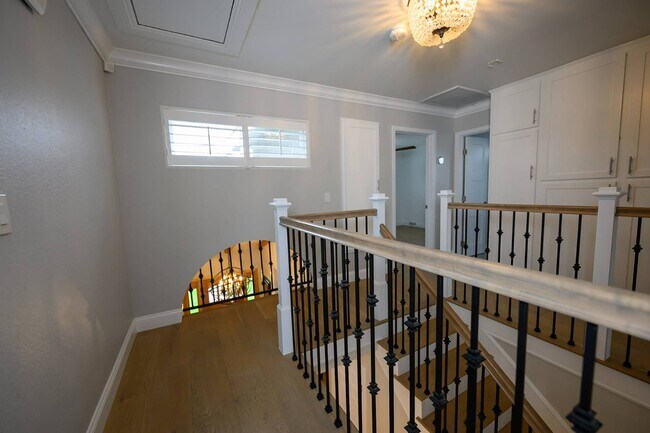 Building Photo - 2107 Dufour Ave