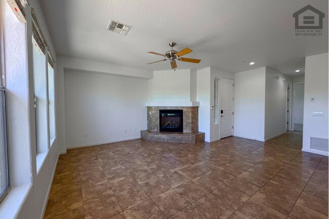 Building Photo - 2Bed/2Bath 2nd Floor Condo in North Scottsdale! Ready for Immediate Move-In! -- Gated Community! ...