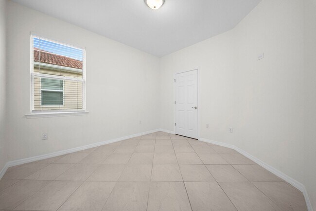 Building Photo - Georgous 3 bedrooms 2 bathroom Villa in Linsford Fort Myers