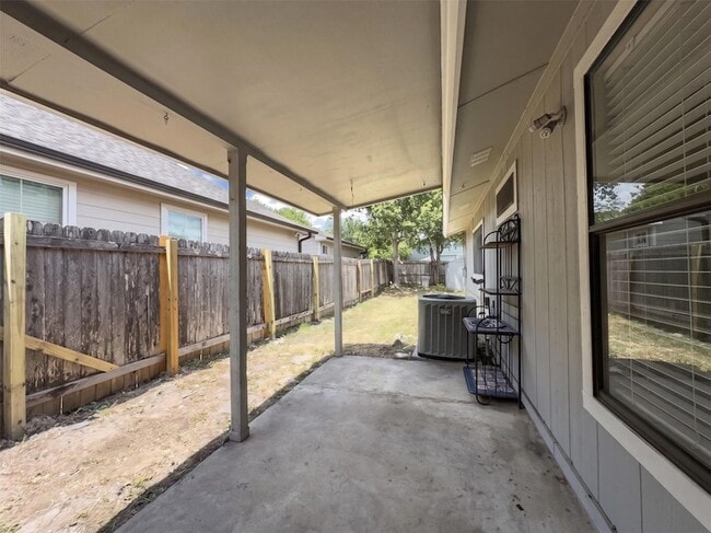 Building Photo - 13004 Campos Dr