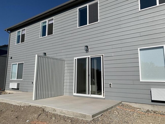 Building Photo - 3355 Blackbird Wy
