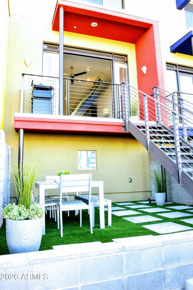 Building Photo - 516 E Ames Pl