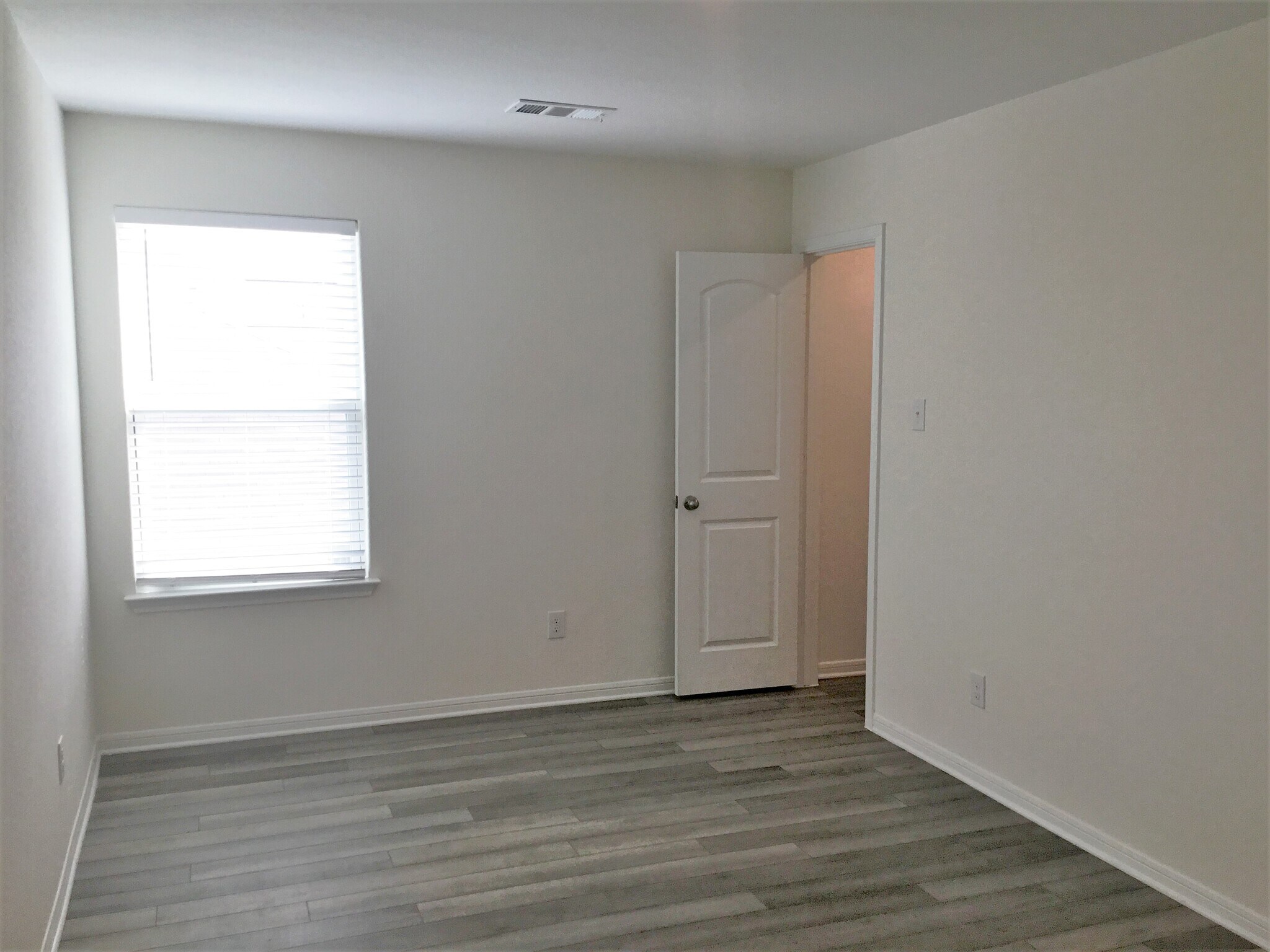 Building Photo - 1330 Treeta Trail