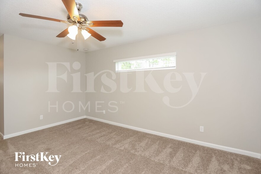 Building Photo - 843 SW Andrew Rd