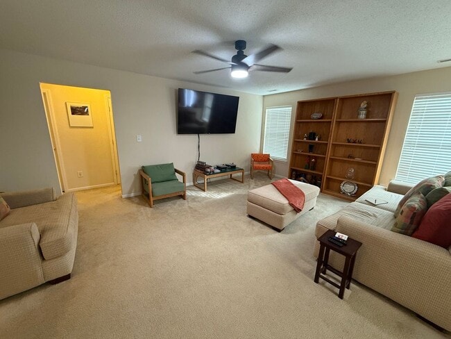 Building Photo - Beautiful 3-Bedroom Home for Rent in Bloomington, IN