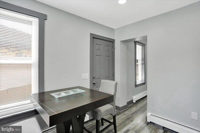 Building Photo - 553 Wunder St