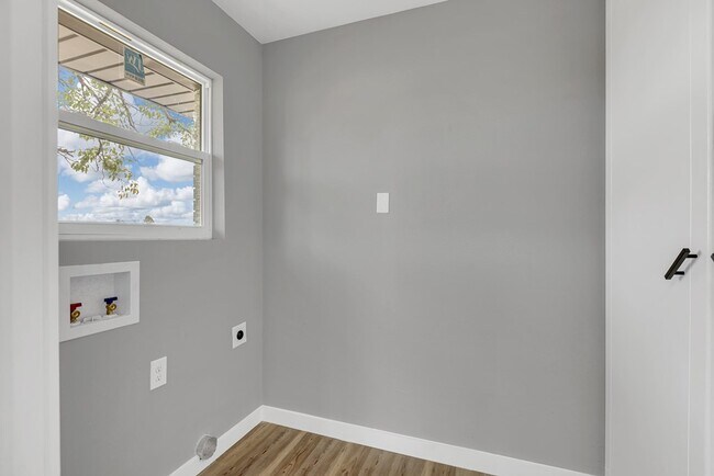 Building Photo - 3933 Wood Ct