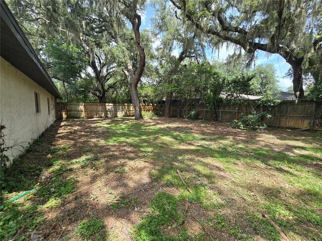 Building Photo - 1115 Old Polk City Rd