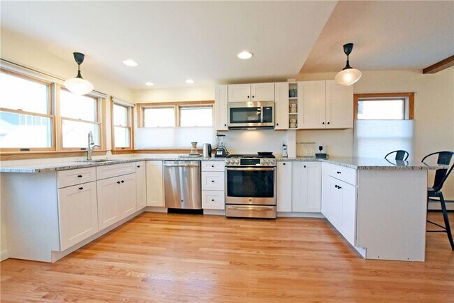 Building Photo - 54 Blanding Ave