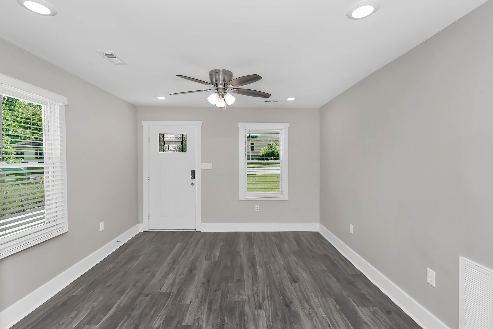 Building Photo - 908 Fairway Dr NW