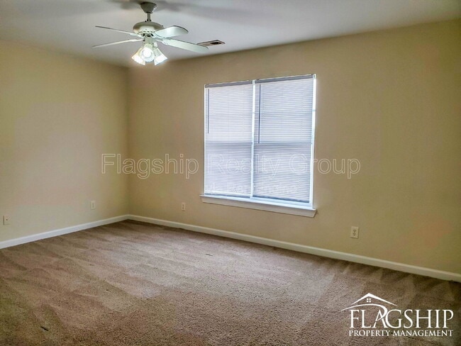 Building Photo - 5160 Deveron St