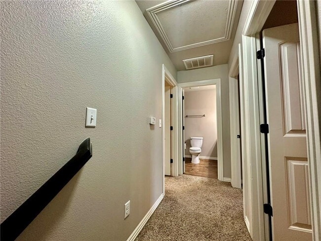 Building Photo - 186 Old Farmington Rd