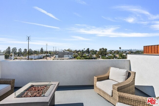Building Photo - 4912 S Centinela Ave