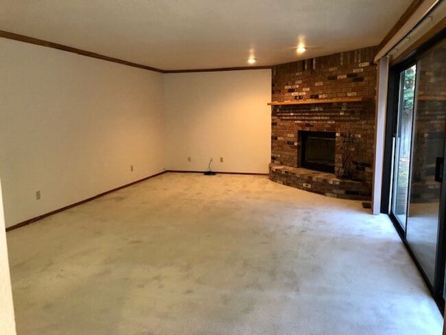 Building Photo - Spacious 4 bedroom 3 bath home in Folsom