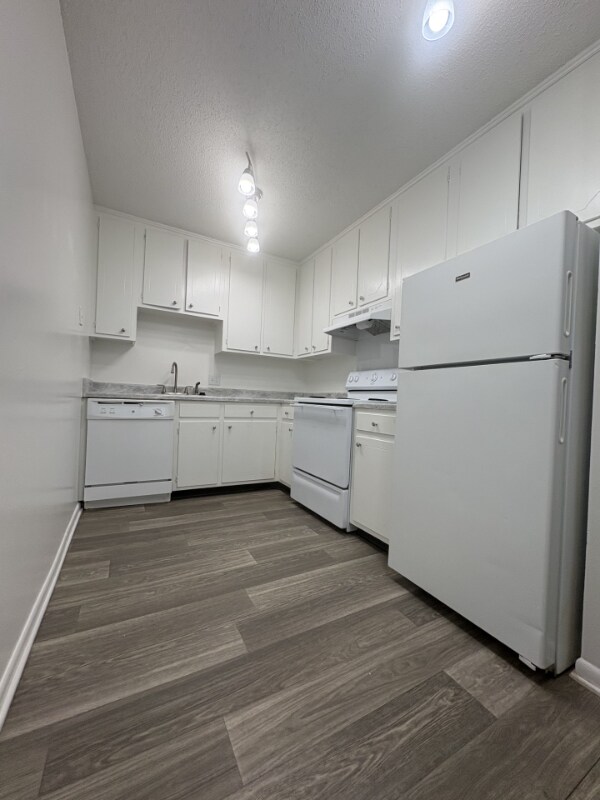 Building Photo - 1005 Hickory Hill Ln
