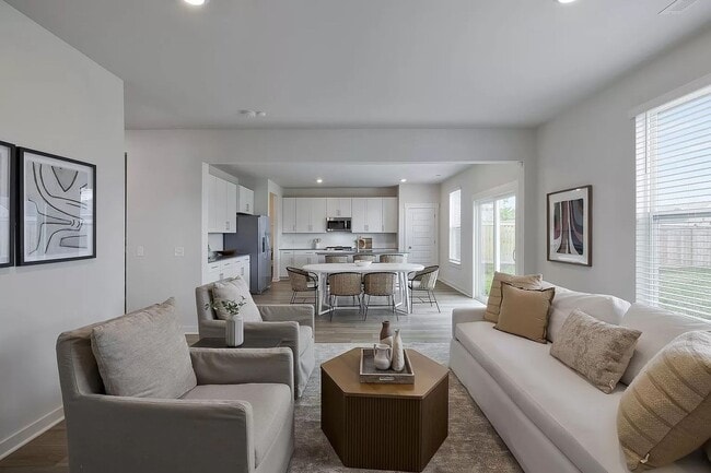 Building Photo - 5 Bed, 3.5 Bath Home w/ 2 Car Garage in Harvest Point