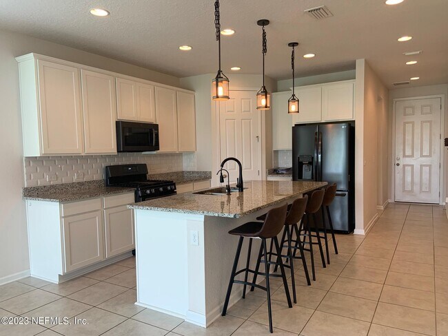 Building Photo - 816 Redtail Ln