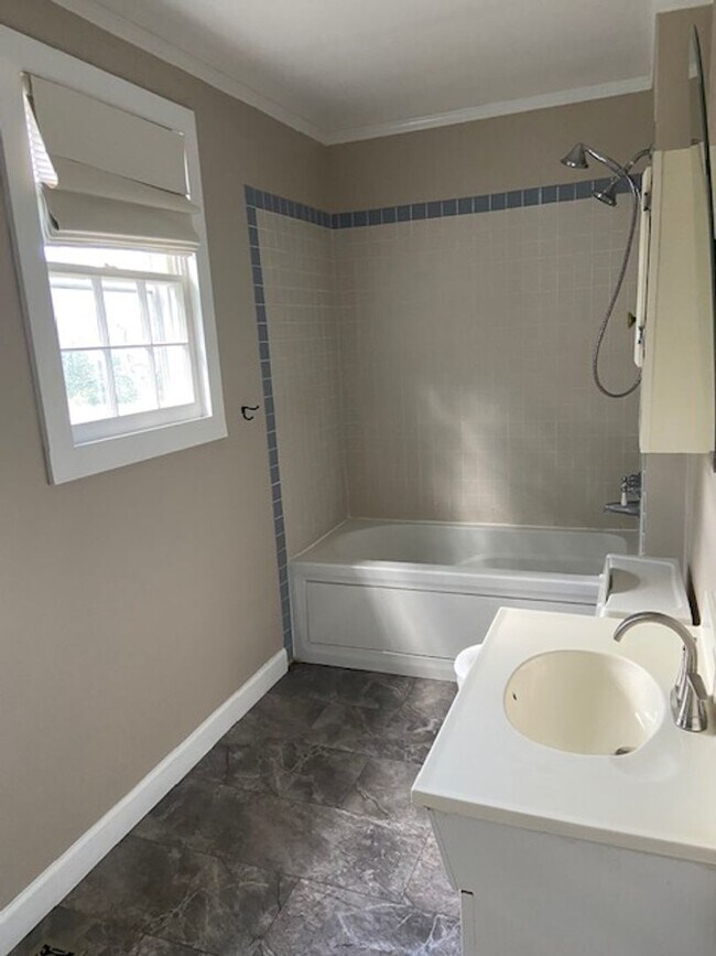 Building Photo - Beautiful 3brm, 2bath Home in Heart of Burns!!