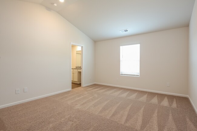Building Photo - 2131 Southlea Dr