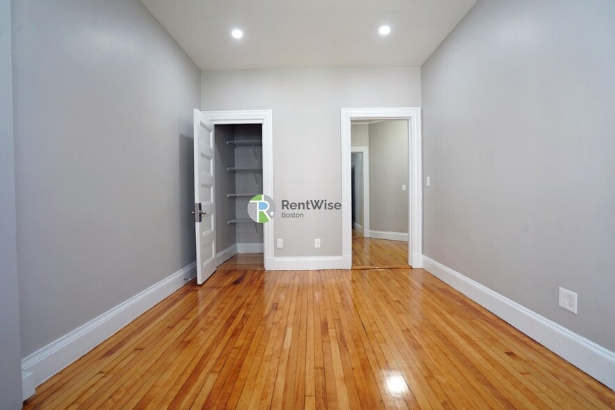 Building Photo - 72 Gardner St