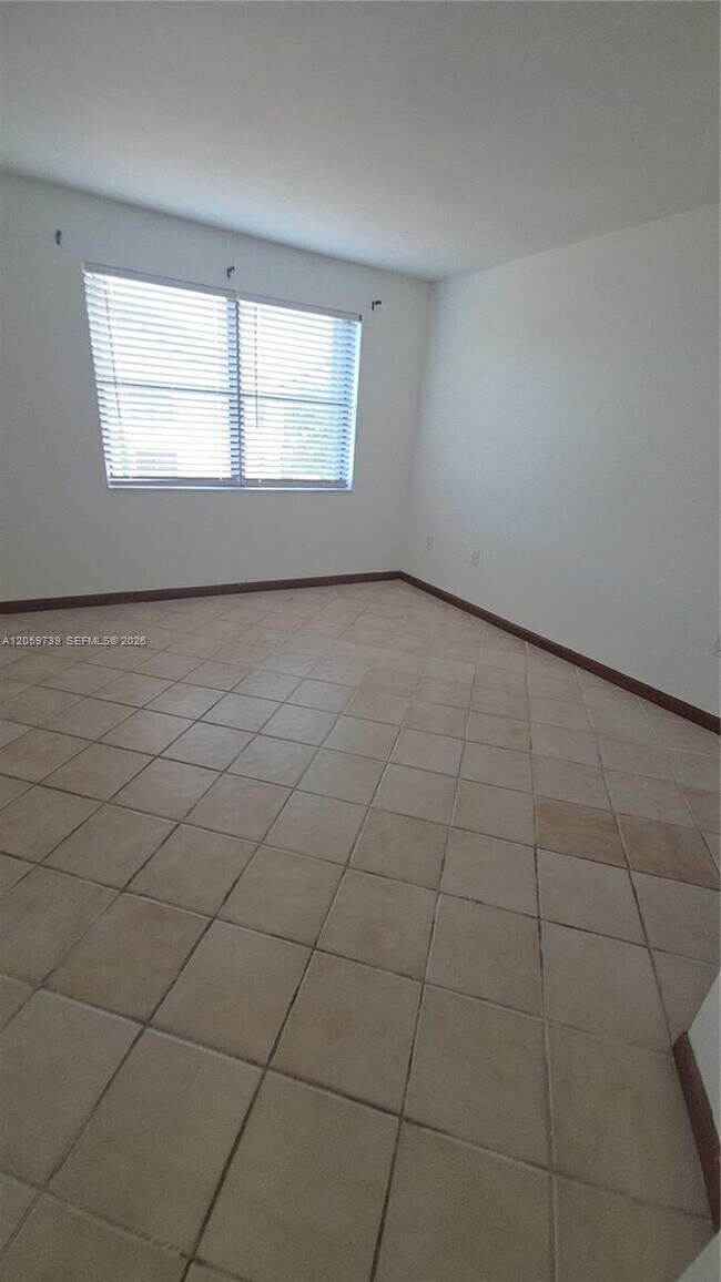 Building Photo - 9437 Fontainebleau Blvd