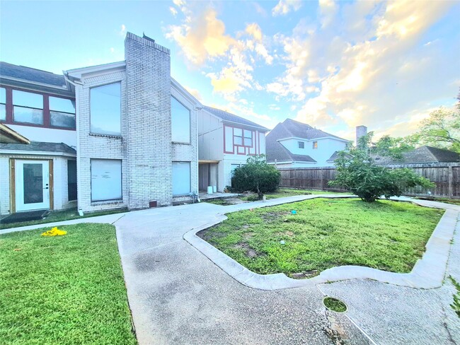 Building Photo - 11911 Dandelion Ln