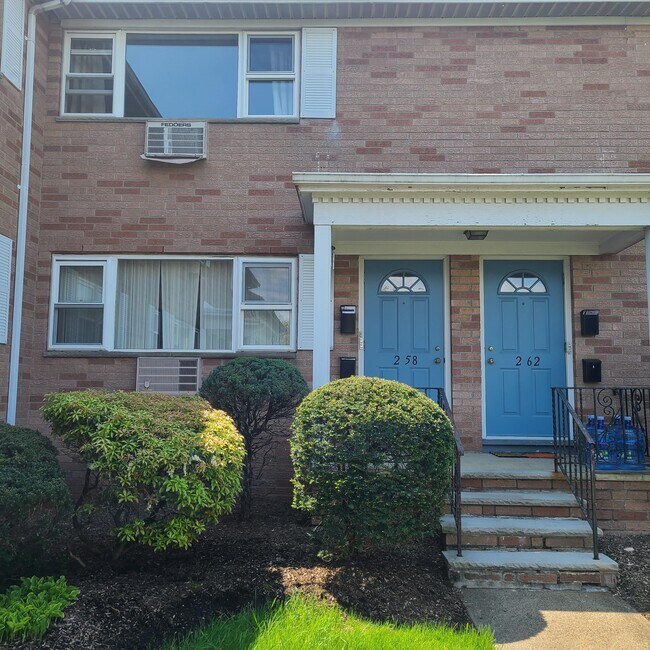 Building Photo - 2-58 Virginia Dr