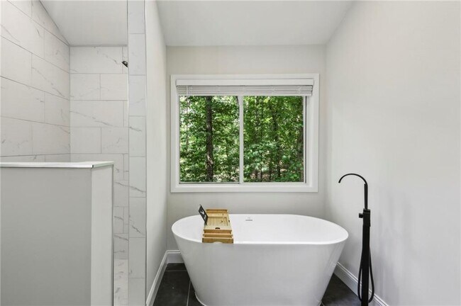 Building Photo - 545 Woodman Pl