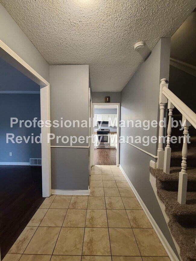 Building Photo - 6771 Bainbridge Dr
