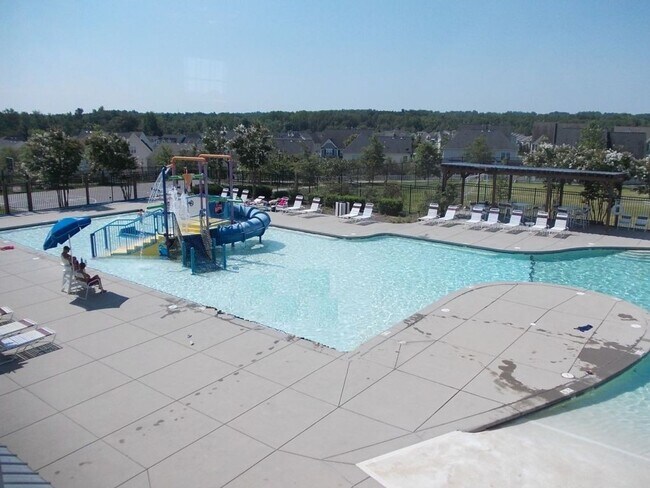 Building Photo - Beautiful 2 Story Corner Lot 3 Bed home in...