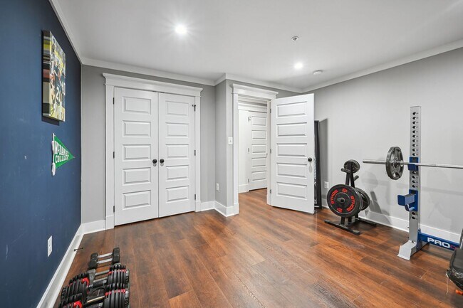 Building Photo - Stunning 4 BR/3.5 BA Single-Family Home in...