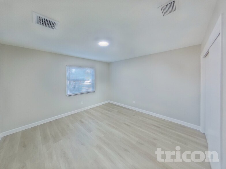 Building Photo - 902 Check Pl