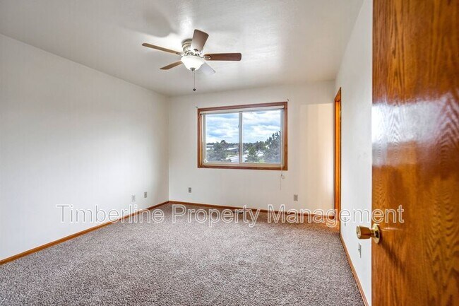 Building Photo - 17960 Bakers Farm Rd
