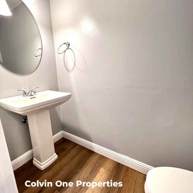 Building Photo - 303 E Montcastle Dr