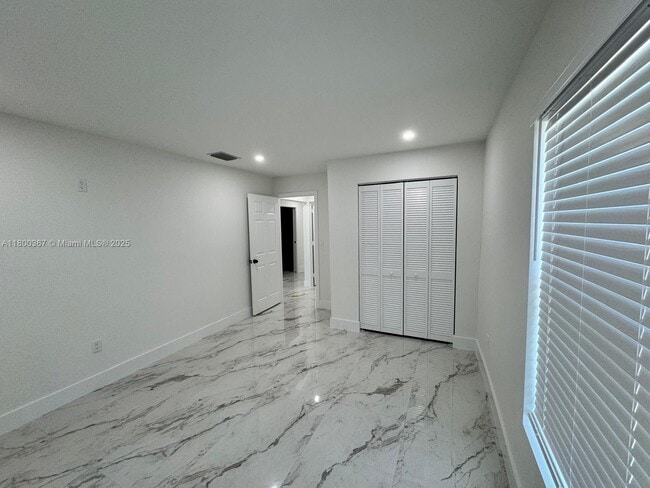 Building Photo - 11000 SW 47th Terrace