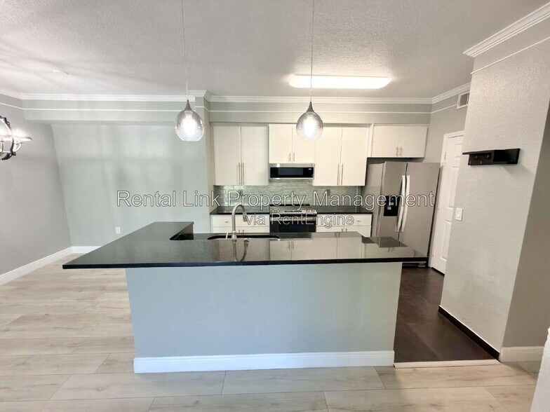 Building Photo - 11530 Villa Grand