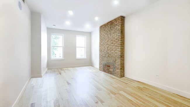 Building Photo - 182 Schaefer St