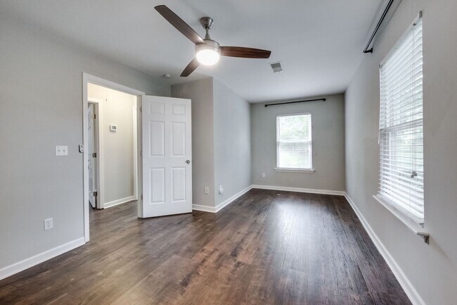 Building Photo - Welcome home to this stunning home in the great Sylvan Heights neighborhood!