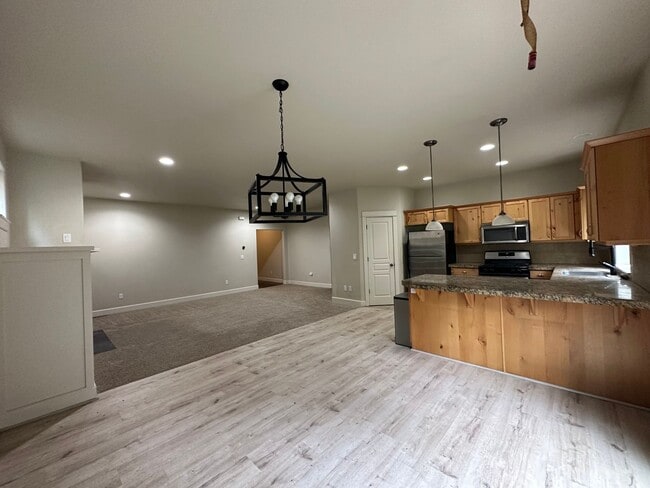 Building Photo - Cozy 3 Bed, 2 Bath Home located on the Eastside of Bend!