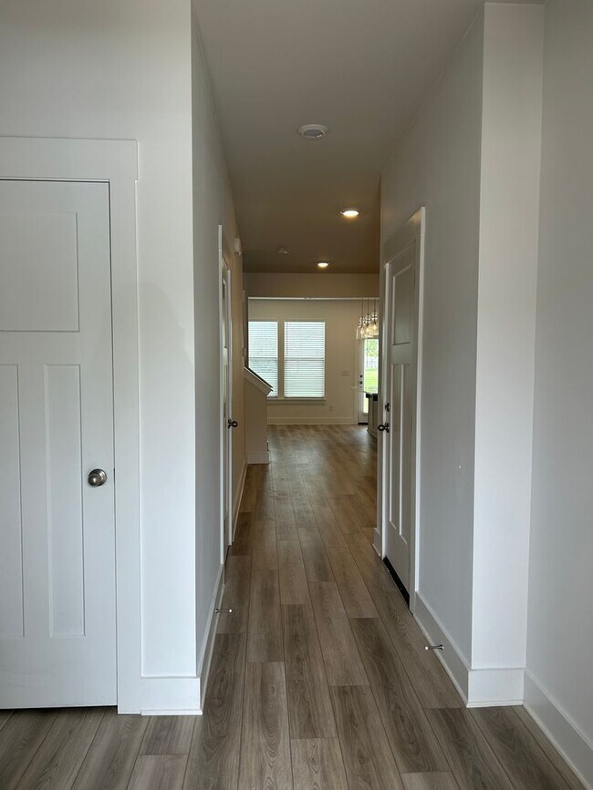 Building Photo - 213 Keel Ln