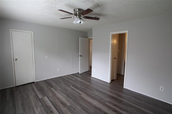 Building Photo - 5422 Farley Dr